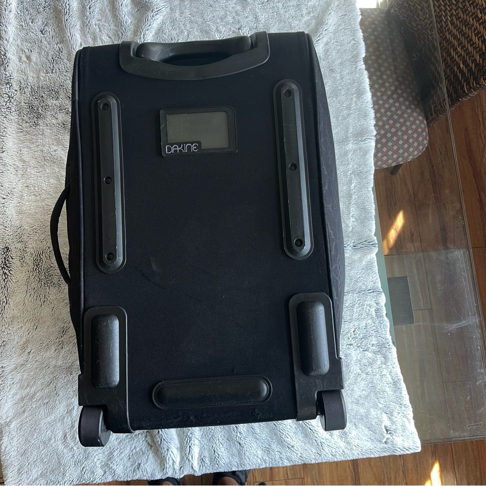 DAKINE 2 Wheel Carry On Roller Suitcase 42L - Picture 7 of 16
